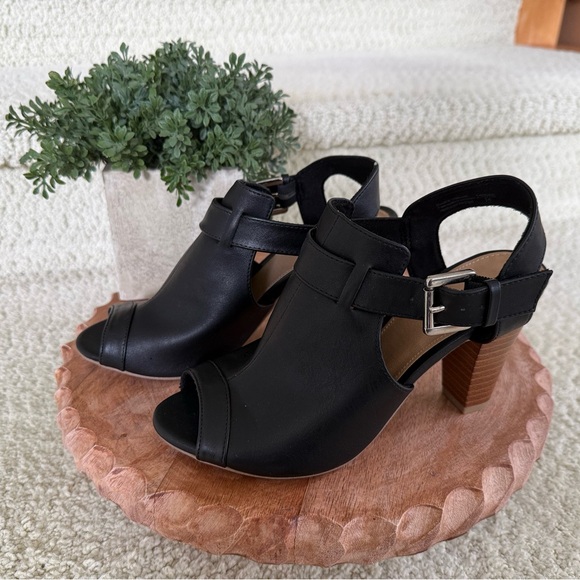 Black Women's Heeled Shoes With Buckles. - Picture 5 of 12